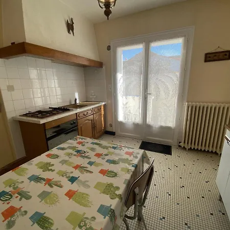 Semesterbostad Maison A Fouras: Proche Plages Et Centre, Jardinet, 1 - Fr-1-709-52